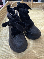 
              Chaussures Arrivage MM1227 Lot de 10,000 Fcfa
            