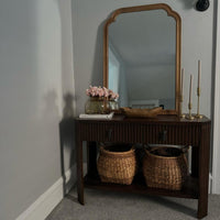 
              46" Laguna Nigel Fluted Wooden Console Table Brown (KD) - Threshold designed with Studio McGee (116,8 cm L x 38,1 cm P x 76,2 cm H)
            