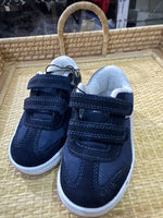 
              Chaussures Arrivage MM1227 Lot de 10,000 Fcfa
            