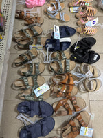 
              Chaussures Arrivage MM1227 Lot de 8,000 Fcfa
            