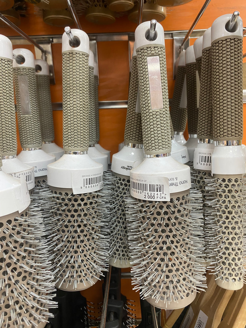 BRUSHING POILS