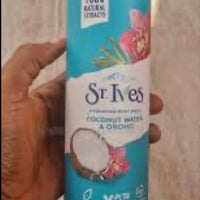 St. Ives Hydrating Body Wash. Coconut Water