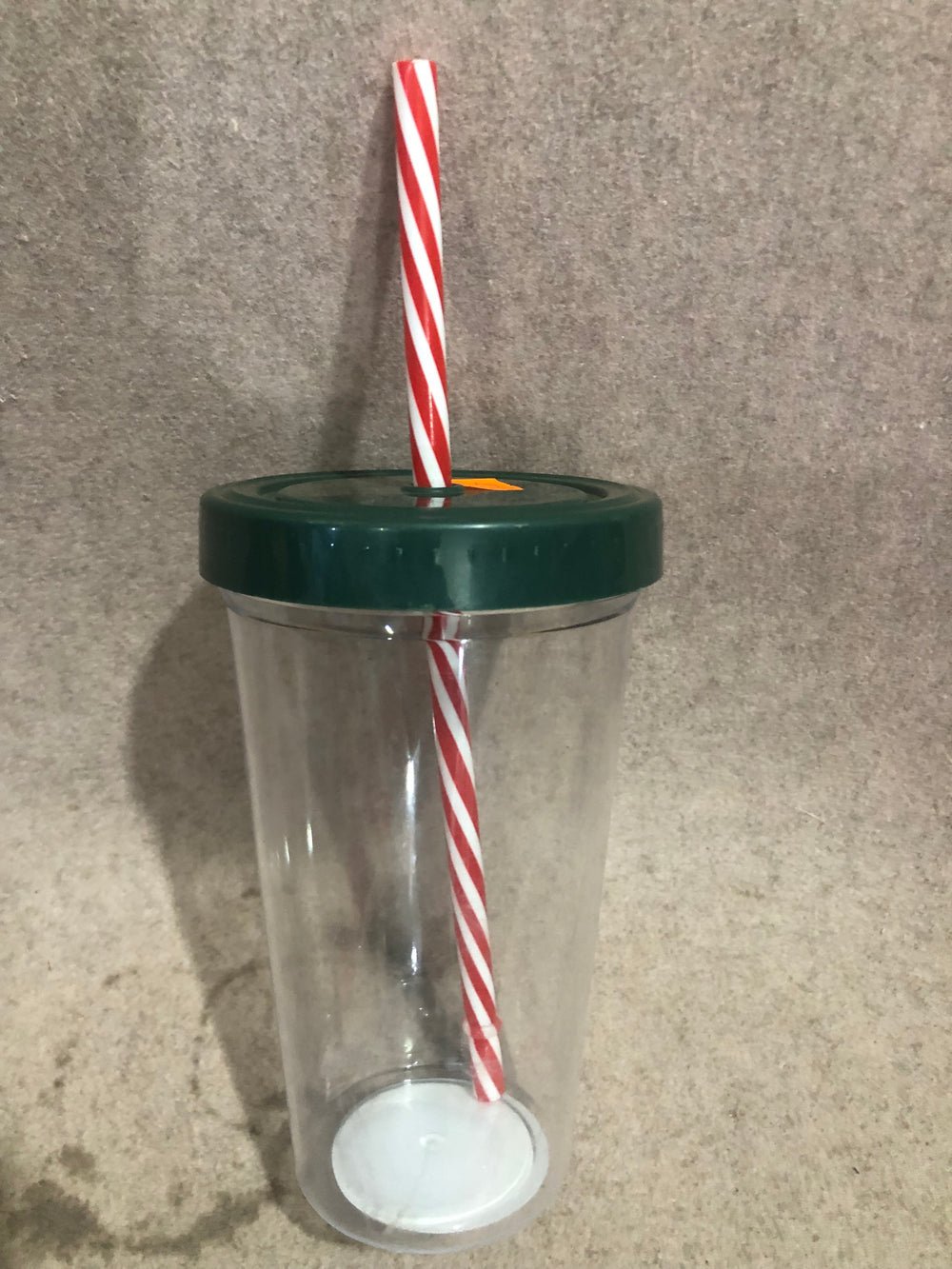 Gobelet transparent Starbucks de 15 oz avec couvercle vert et paille rouge et blanche