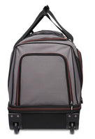 
              Sac de sport gris avec poches zippées
            