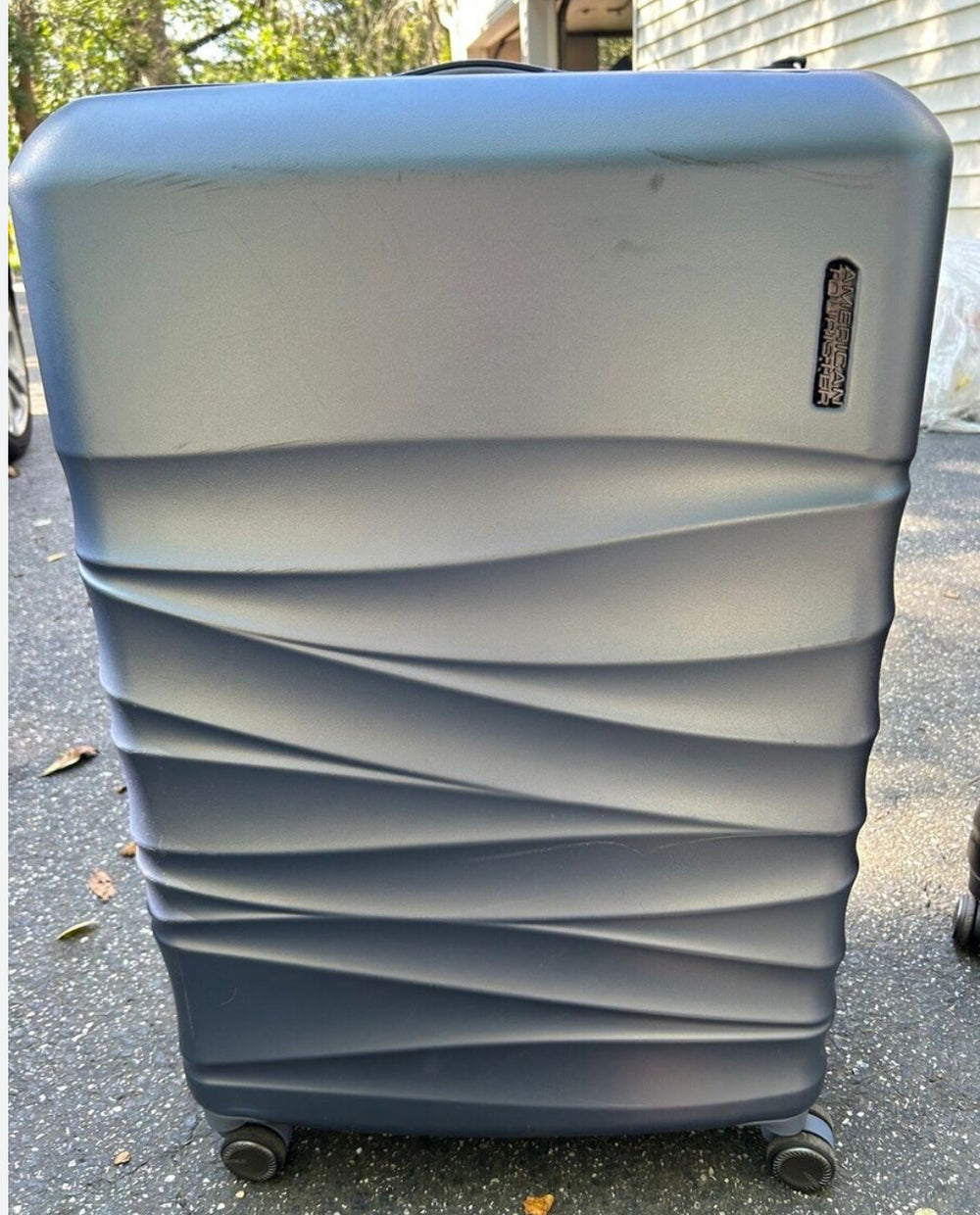 American Tourister 3 pièces (un peut fissuré)