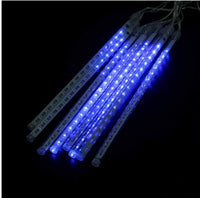 
              Lumières LED en forme de pluie de météores, lumières de Noël d'extérieur à 8 tubes en cascade de stalactites pour sapin de Noël, Halloween
            