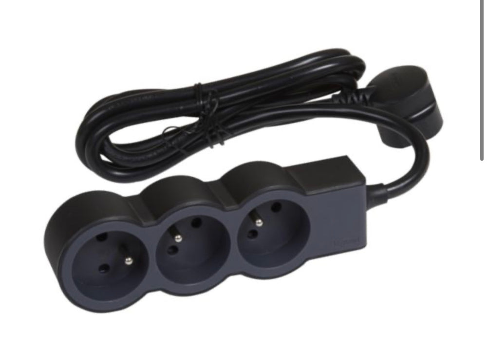 RALLONGE MULTIPRISE EXTRA-PLATE AVEC 3 PRISES DE COURANT AVEC TERRE AVEC CORDON 1,5M