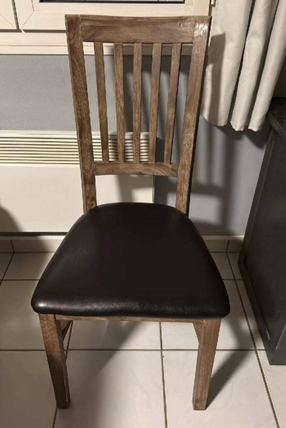 Chaises tables à manger