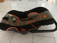 
              Porte-bébé Aldo avec siège d'auto commission
            