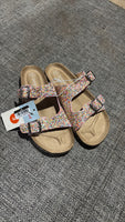 
              Chaussures Arrivage MM1227 Lot de 8,000 Fcfa
            