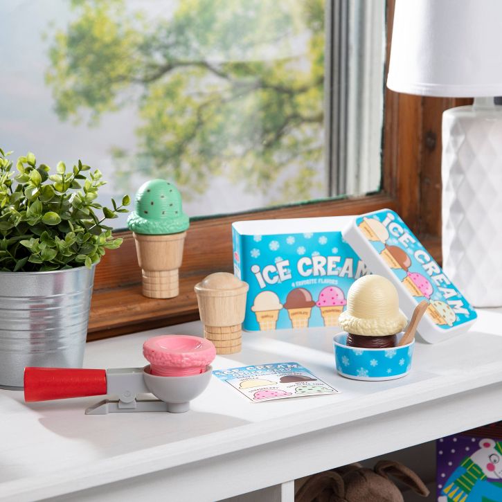Melissa & Doug Scoop & Serve Ice Cream Set