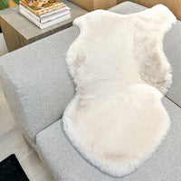 Copie de Mon Chateau Luxe Faux Fur Rug Light Grey