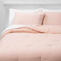 
              5 pièce Blush Solid Microfiber King Bed Set - Room Essentials
            