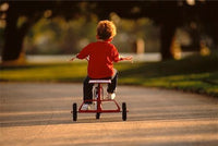 
              Radio Flyer, tricycle à deux ponts rouge classique, roue avant de 12 po, rouge. MOUA
            