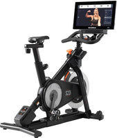 
              Le S22i de NordicTrack est un vélo stationnaire haut de gamme qui offre des entraînements interactifs via iFit.  Son écran HD de 22 pouces diffuse les séances d'entraînement, qui ont lieu à la fois en studio et dans le monde entier.
            