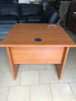 
              Table color brown
            