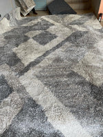 
              Tapis Thomasville Bali Geo Gray and ivory beigne 289cm X 400cm. MOUA
            