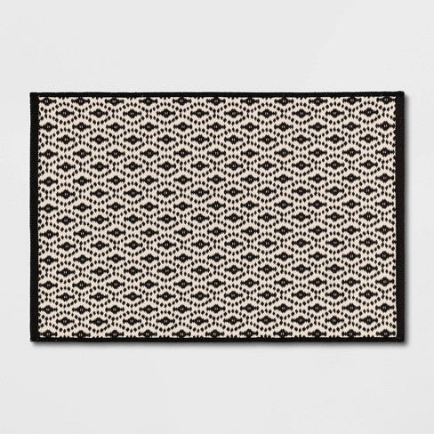 2'x3' Indoor/Outdoor Reversible Scatter Black - Sun Squad