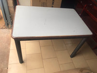 
              WMU Used Table Longueur:115/ Largeur:75cm/ Hauteur:75cm
            