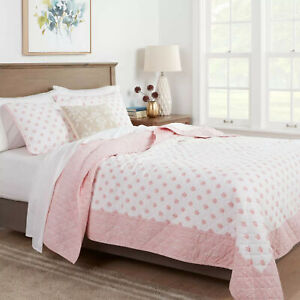 Full/Queen Printed Family Friendly Warm Block Print Quilt PINK White - Threshold